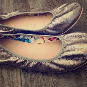 Women’s slip on shoes.  Great condition, pewter